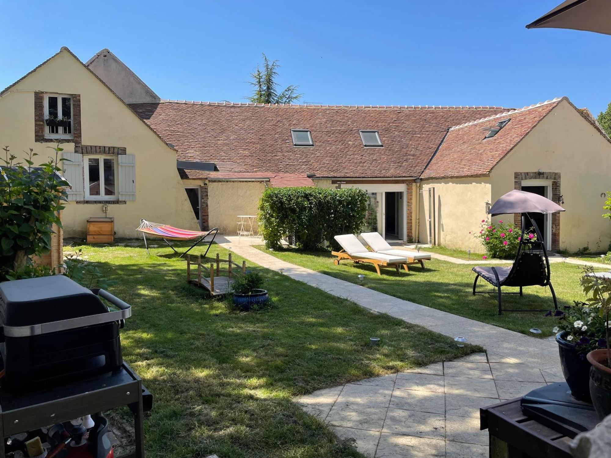 Villa Fontaine Avec Piscine Interieur Chauffee-Maison De Campagne Familiale -Ideal Vacances Ou Sejour Professionnel -3 Chambres-Bureau Separe -Lit Bebe - Parking Facile & Gratuit Rom bilde